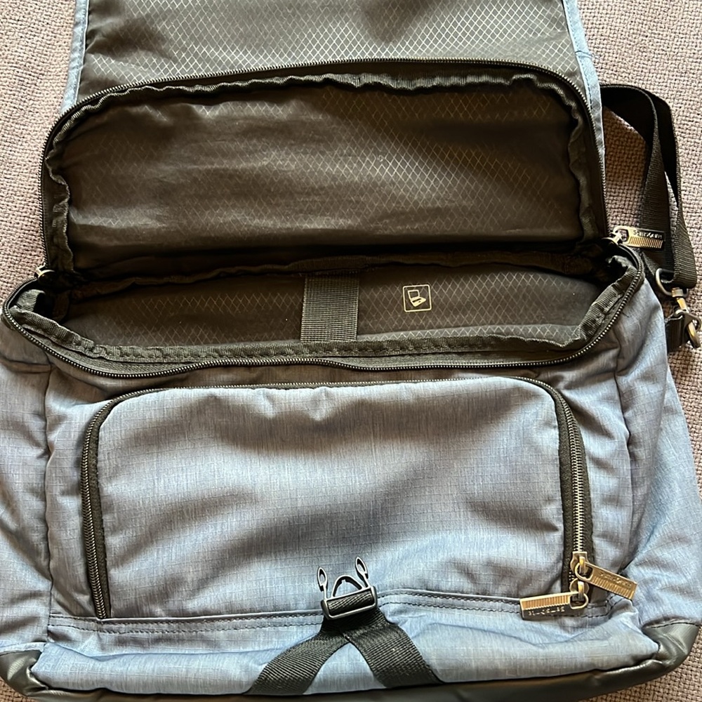 Samsonite Nylon Ripstop Messenger Bag - Picture 5 of 9